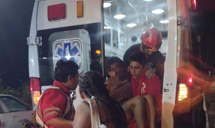 Se Accidenta Familia En La Esc Nica Por Lluvias En Acapulco