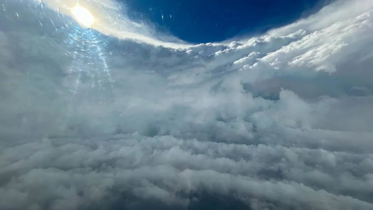 ¡Asombroso! Mira las imágenes del ojo del huracán Beryl grabadas por dos cazatormentas