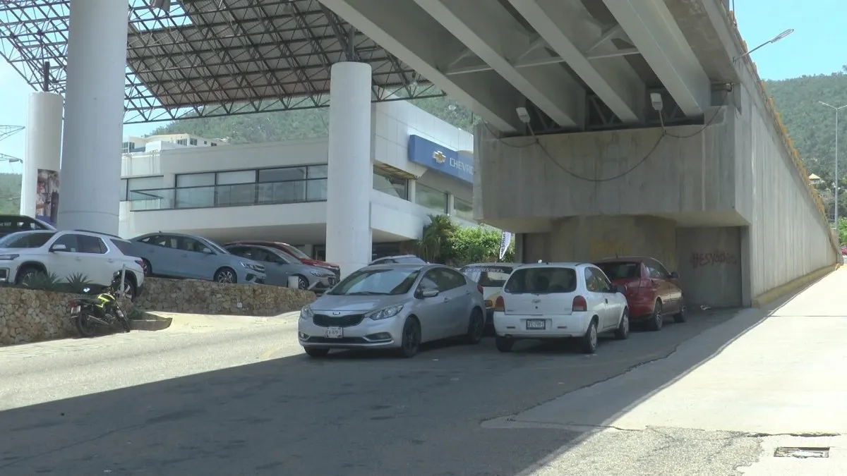 Estacionarte bajo puentes en Acapulco puede costarte más de 2 mil pesos