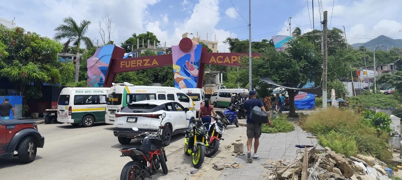 Bloquean más de dos horas en Pie de la Cuesta para exigir la liberación de un joven detenido