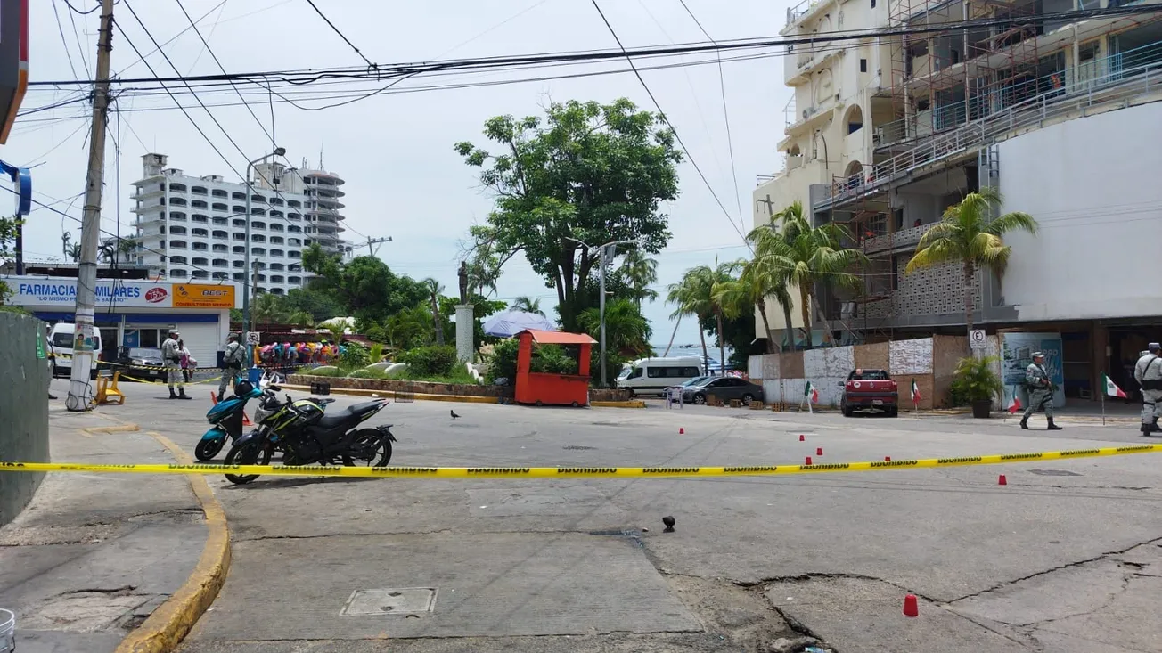 Disparan contra una vendedora de boletos en la playa Caleta de Acapulco