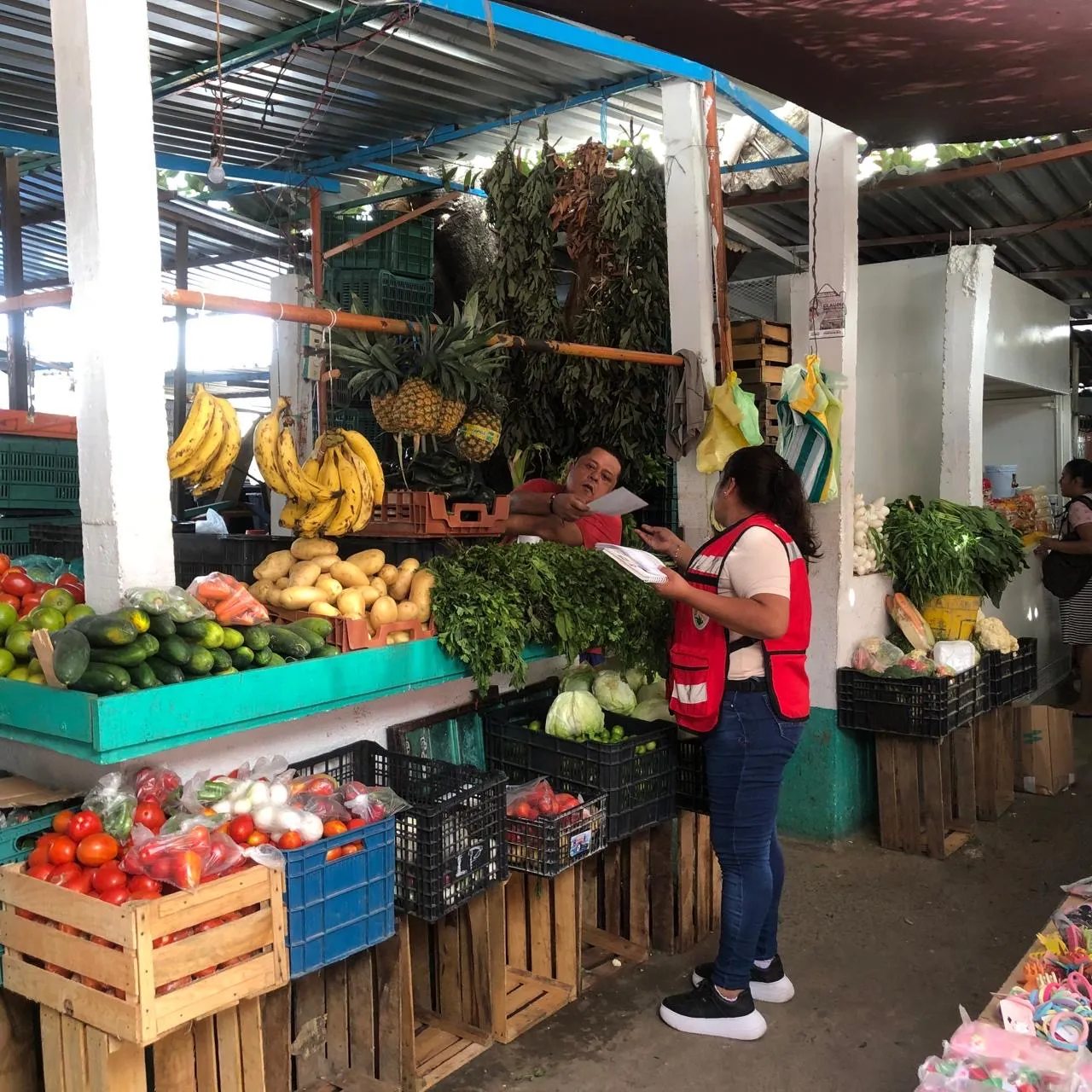 Da ayuntamiento de Acapulco descuentos del 50% en pagos de refrendo a locatarios de mercados