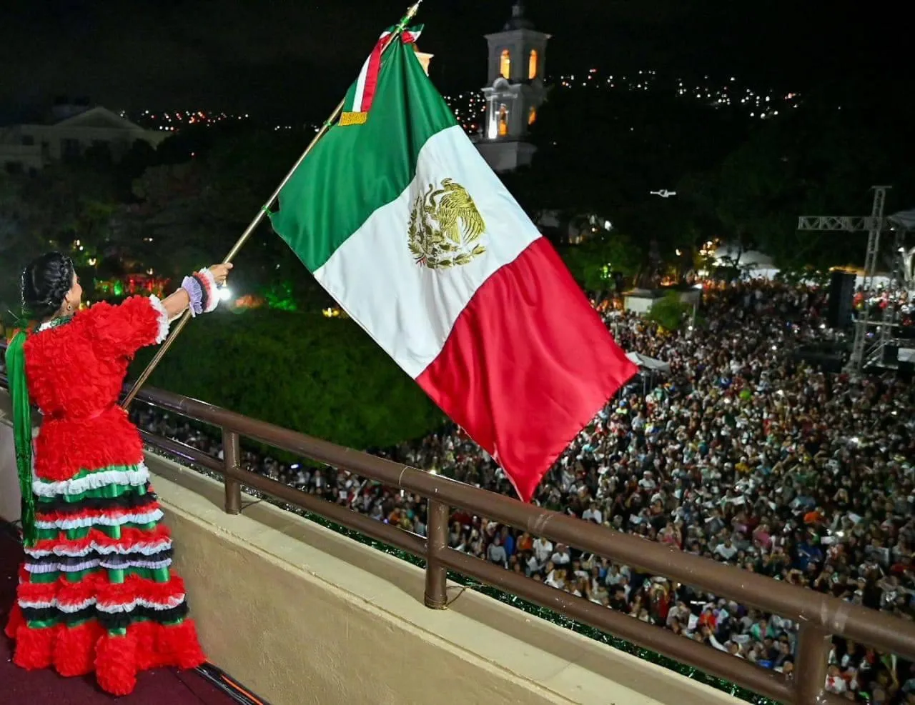 Encabeza Norma Otilia su último grito de independencia en el zócalo de Chilpancingo