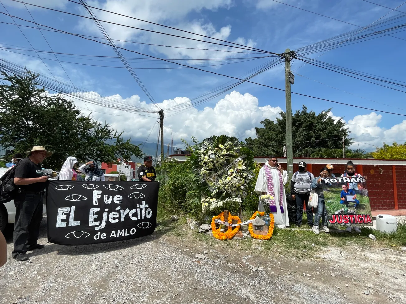 Reclaman justicia para el normalista Yanqui Kothan y los 43 de Ayotzinapa