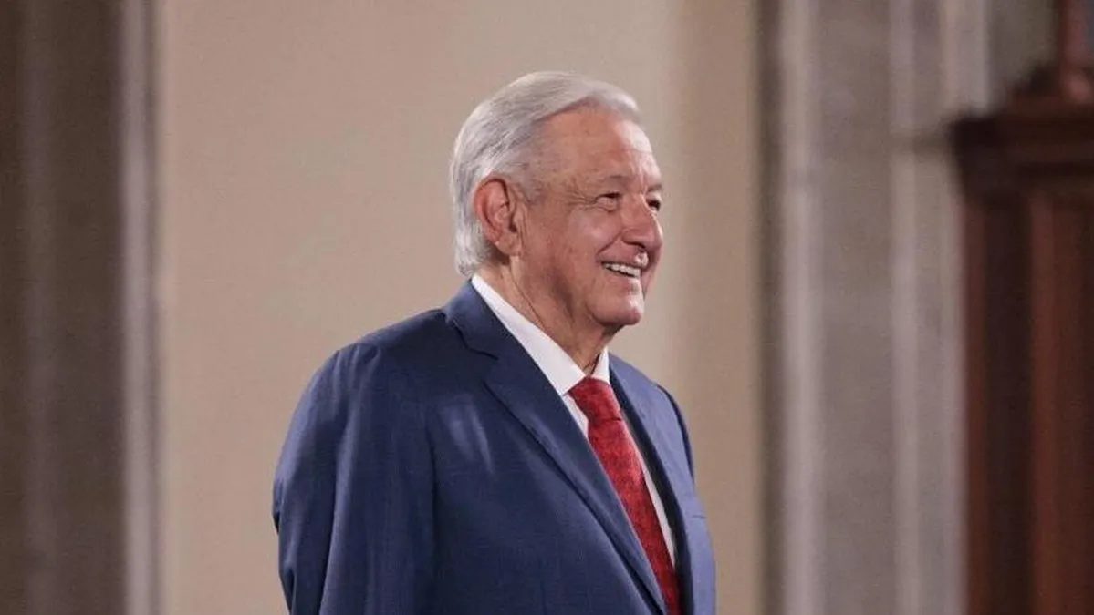 AMLO dice que también renuncia a Morena, justo al fin de su mandato; 'está muy contento', afirma