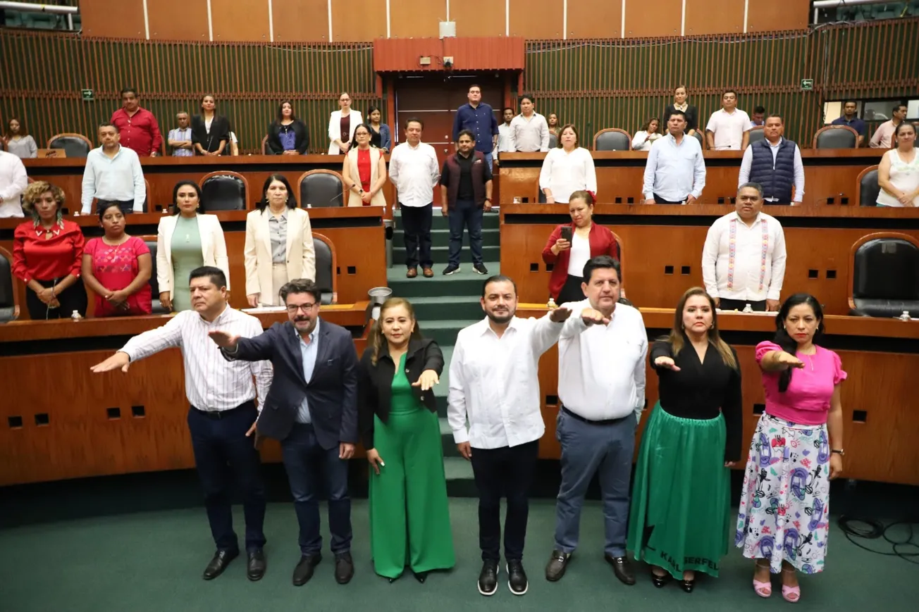 Rinden protesta los integrantes de la Jucopo en el Congreso de Guerrero