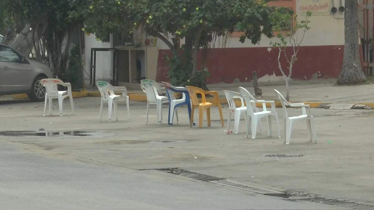 Piden investigar y clausurar aparta espacios en la avenida Costera