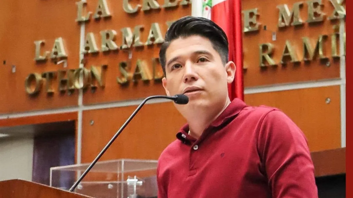 Deja Jacinto González Varona el Congreso para continuar al frente de Morena en Guerrero