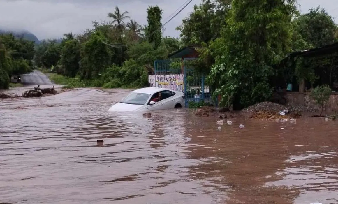 Lluvias inundan casas en cuatro municipios de la Tierra Caliente de Guerrero