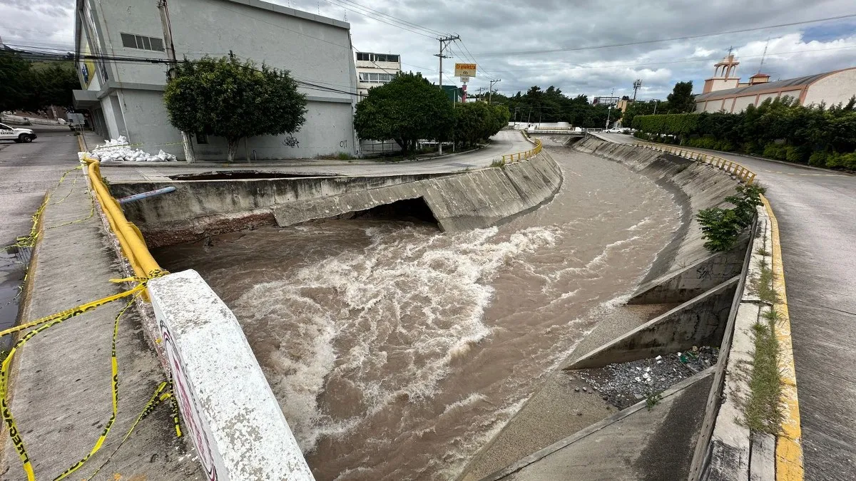 Río Huacapa, en Chilpancingo, abre socavones en la infraestructura del canal de contención