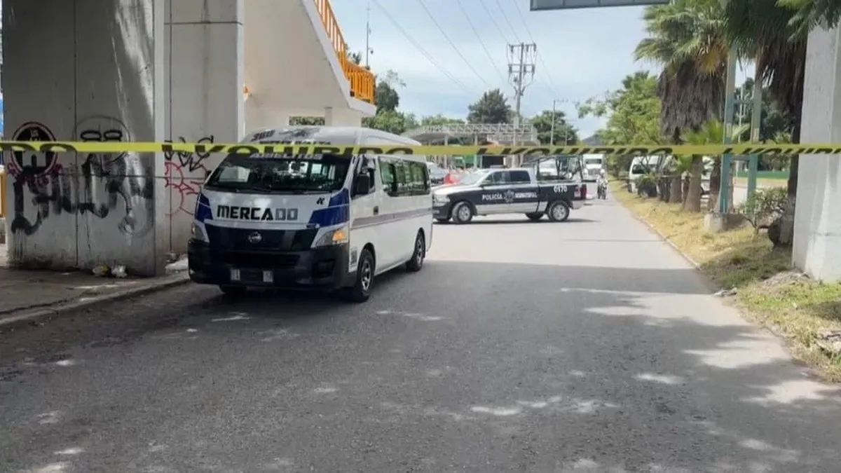 Hieren a balazos al chofer de una urvan en la colonia San Juan de Chilpancingo