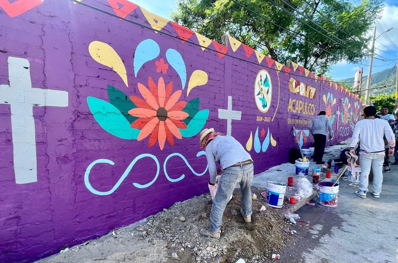 Remodelan y pintan los panteones de Acapulco por festividades del Día de Muertos