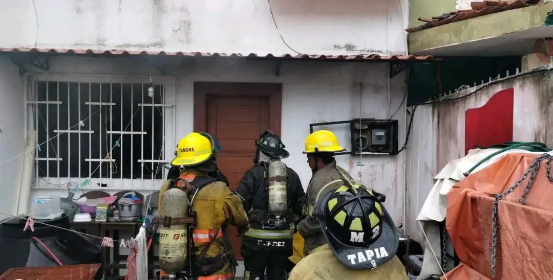 Acapulco: se incendia una casa en Palmar de Carabalí