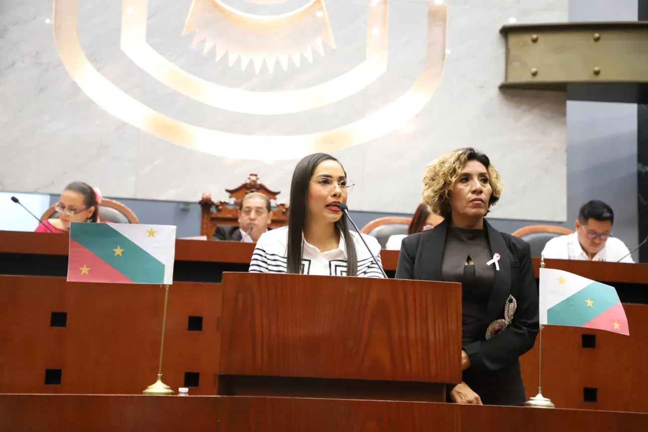 Luissana Ramos y Araceli Ocampo piden inscribir el Plan de Iguala en el muro de honor del Congreso