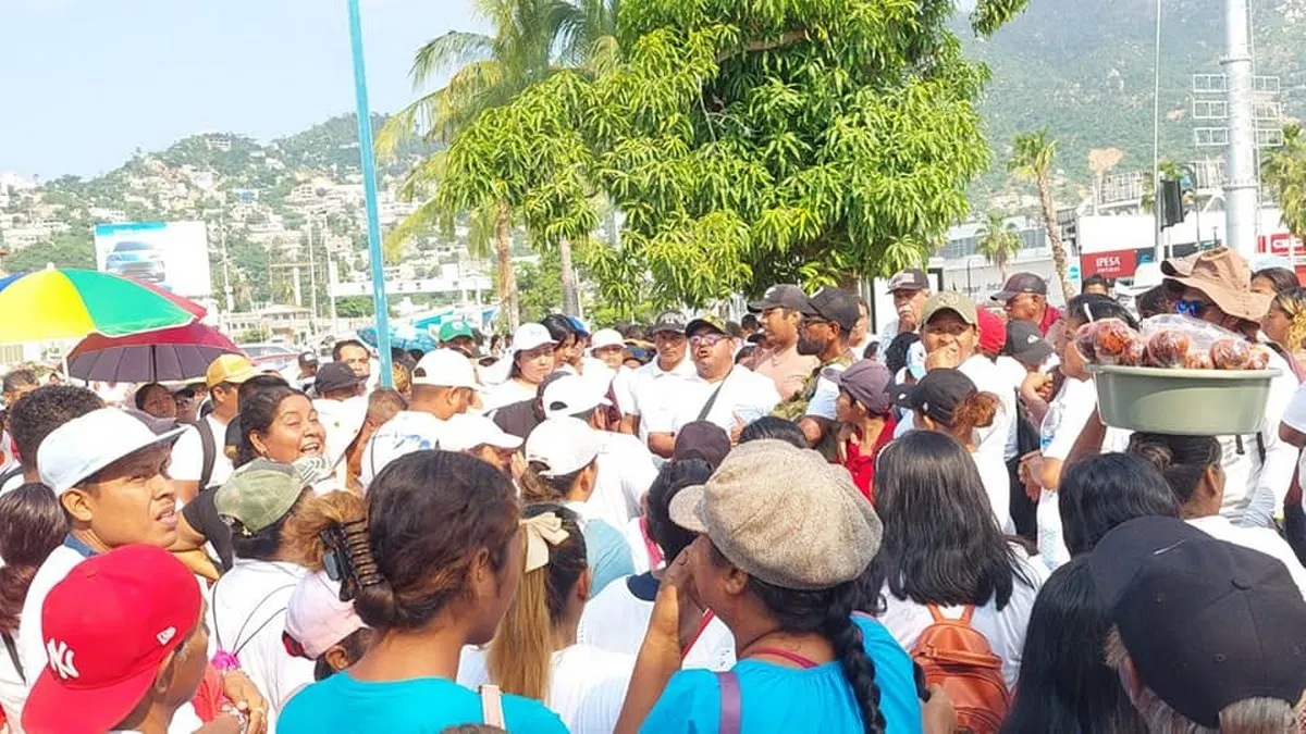 Turisteros bloquean durante cinco horas el bulevar de las Naciones en Acapulco