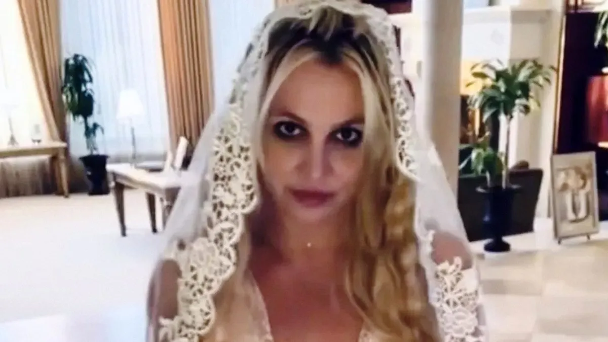 Britney Spears anuncia casamiento con ella misma; el anuncio causa desconcierto y especulación