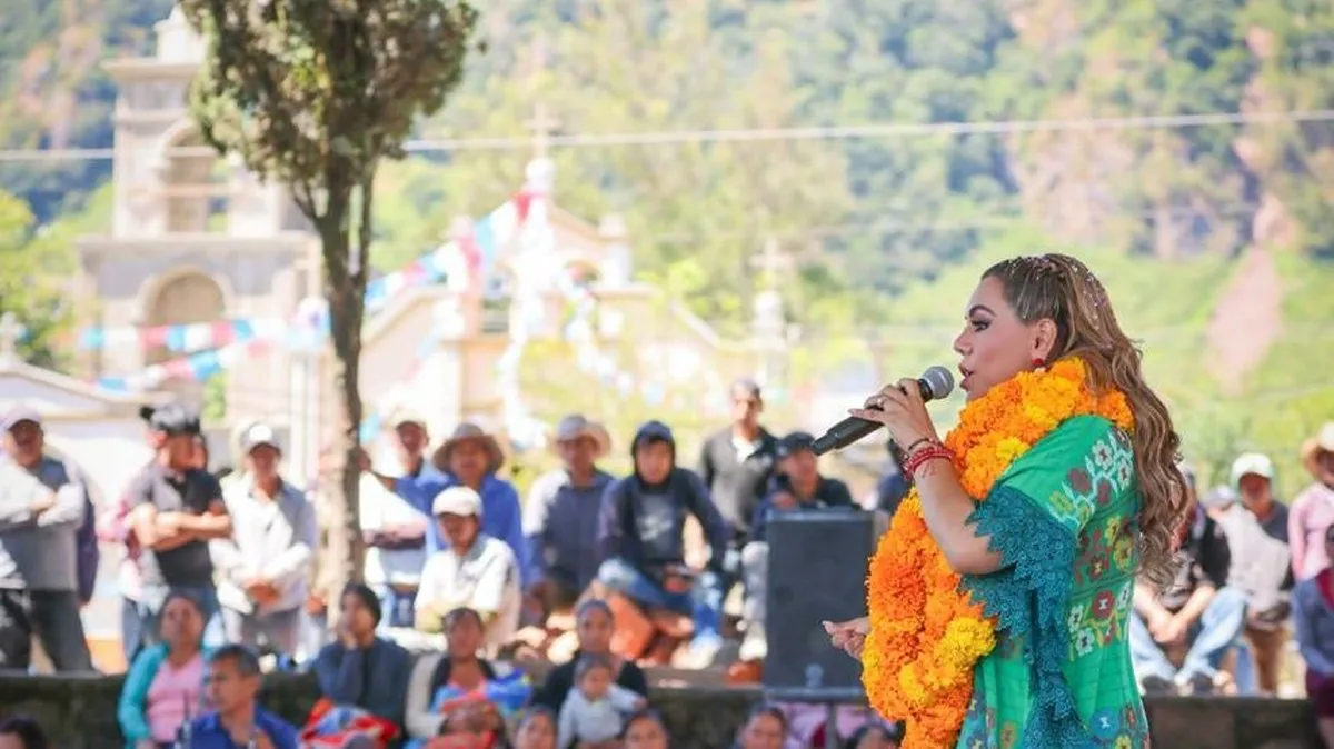 Evelyn Salgado entrega apoyos en Ayahualtempa y reitera compromiso con la niñez