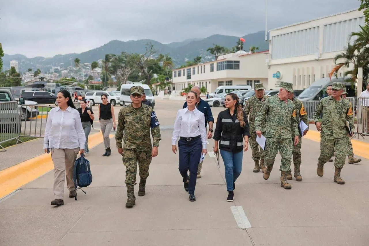 Claudia Sheinbaum y Evelyn Salgado evalúan acciones de reconstrucción tras paso de huracán 'Jhon' en Acapulco