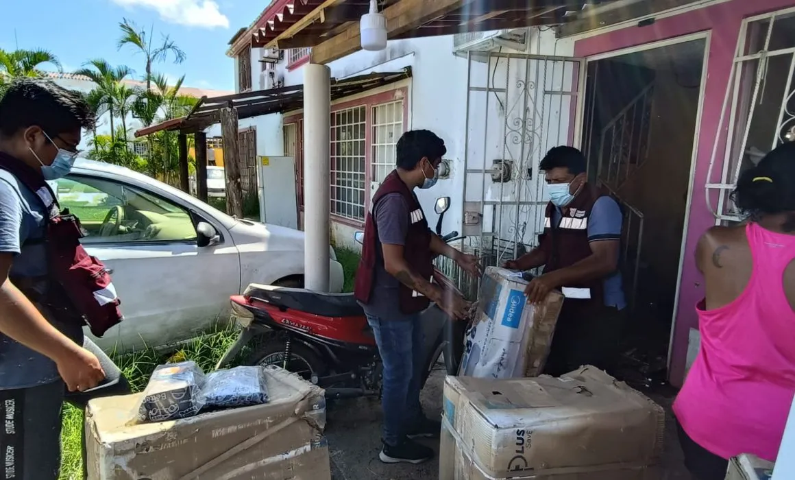 En Guerrero, sigue la entrega de ayuda para las familias damnificadas por John