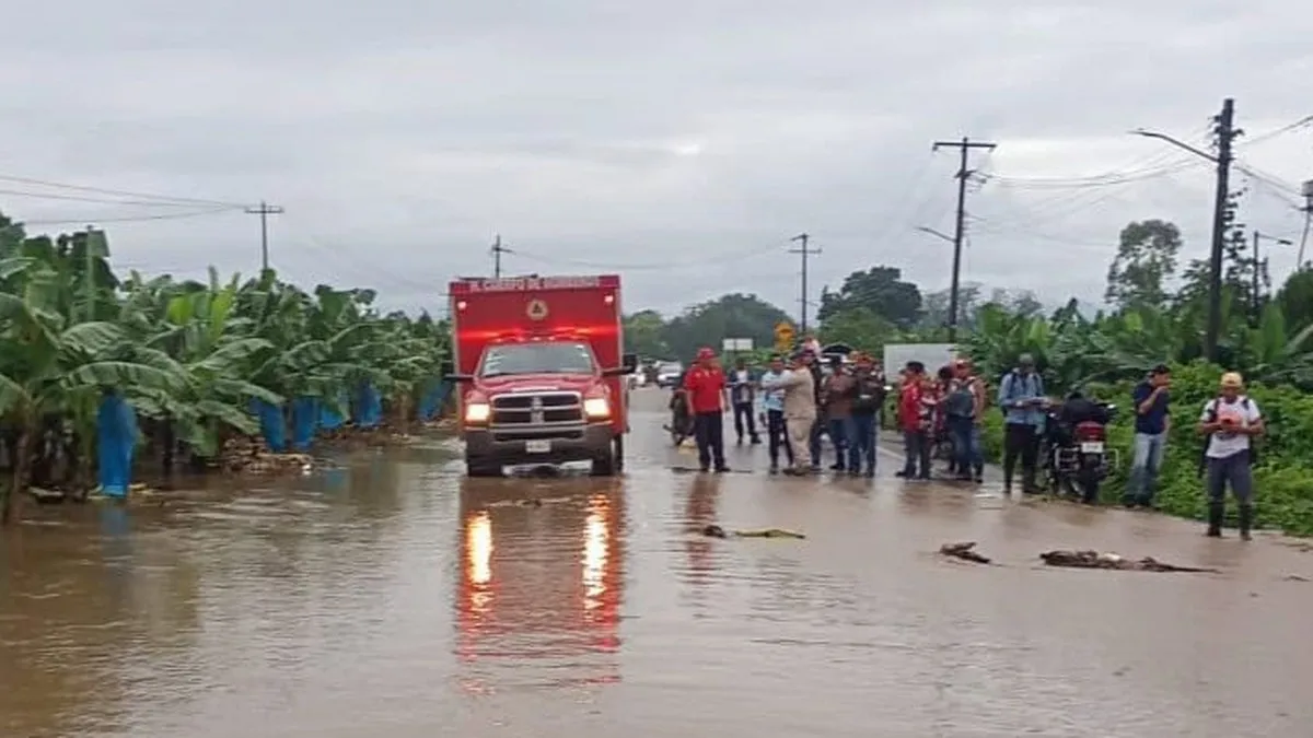 Río Teapa se desborda en Tabasco, daños a viviendas y cubre parte de la carretera Villahermosa-Teapa