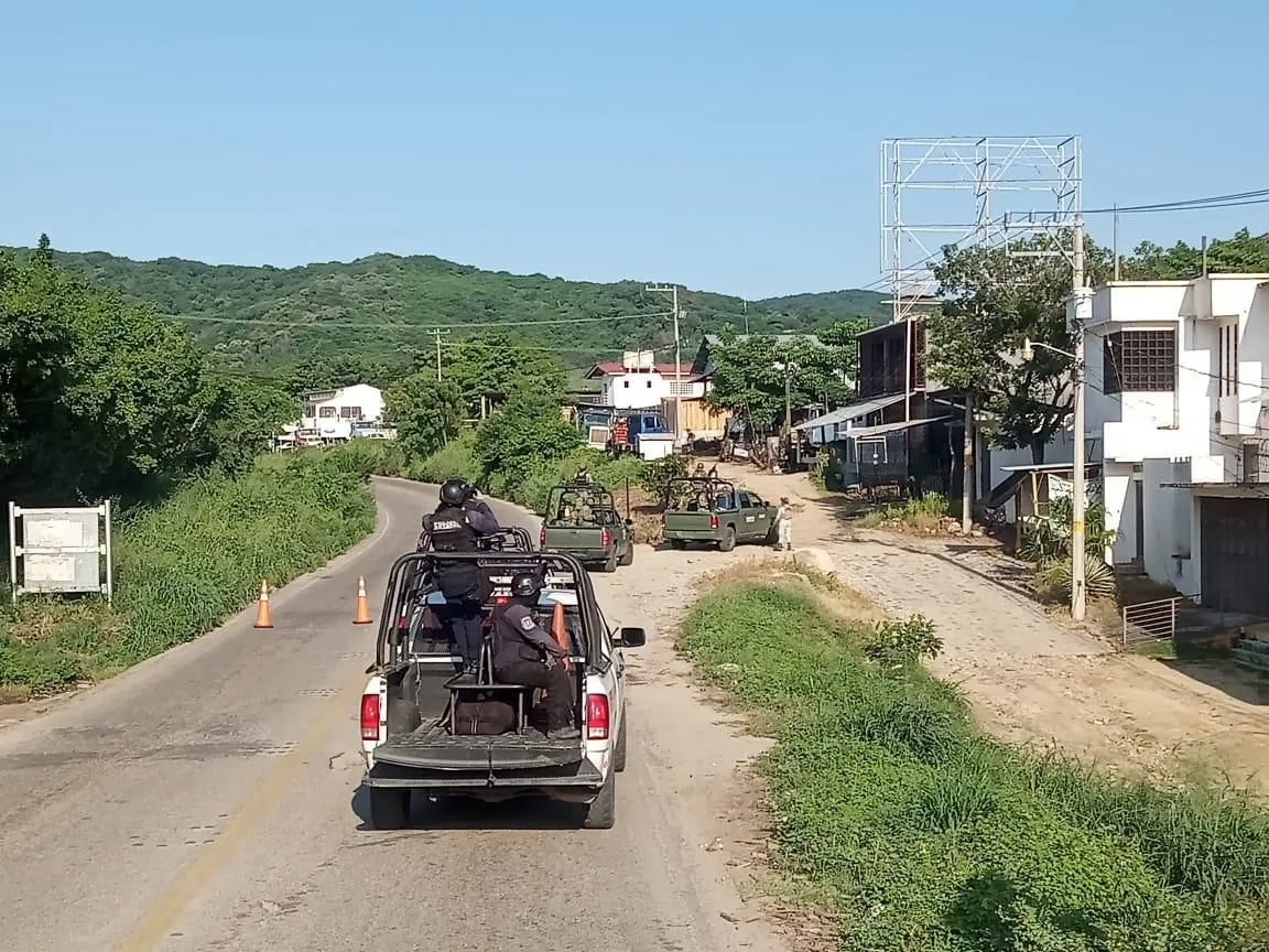 Despliegan a militares, policias y marinos para garantizar seguridad en Tecpan