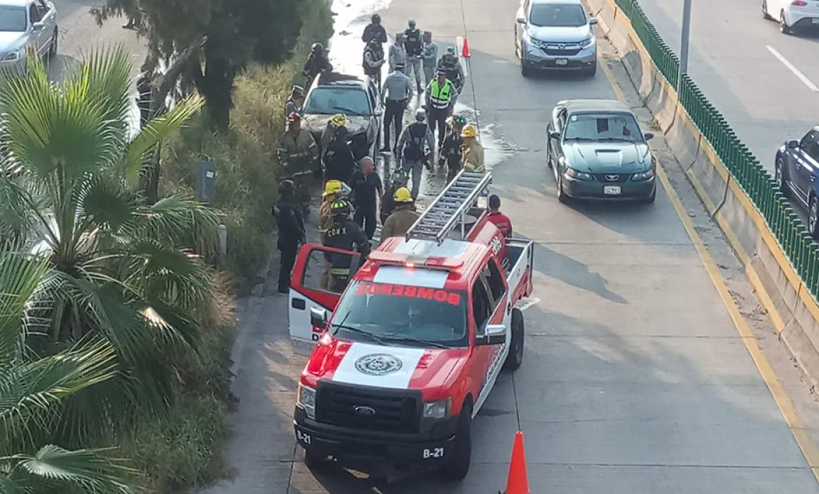 Arde un auto en el bulevar Vicente Guerrero de Chilpancingo