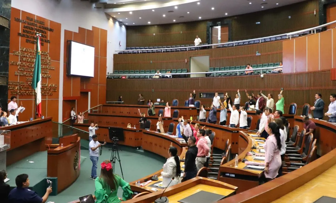 Congreso de Guerrero avala reformas al salario, ferroviaria y energética