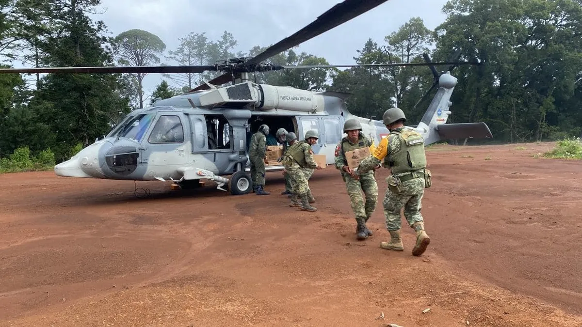 Entregan en Guerrero mil 72 despensas aéreas a comunidades afectadas por John