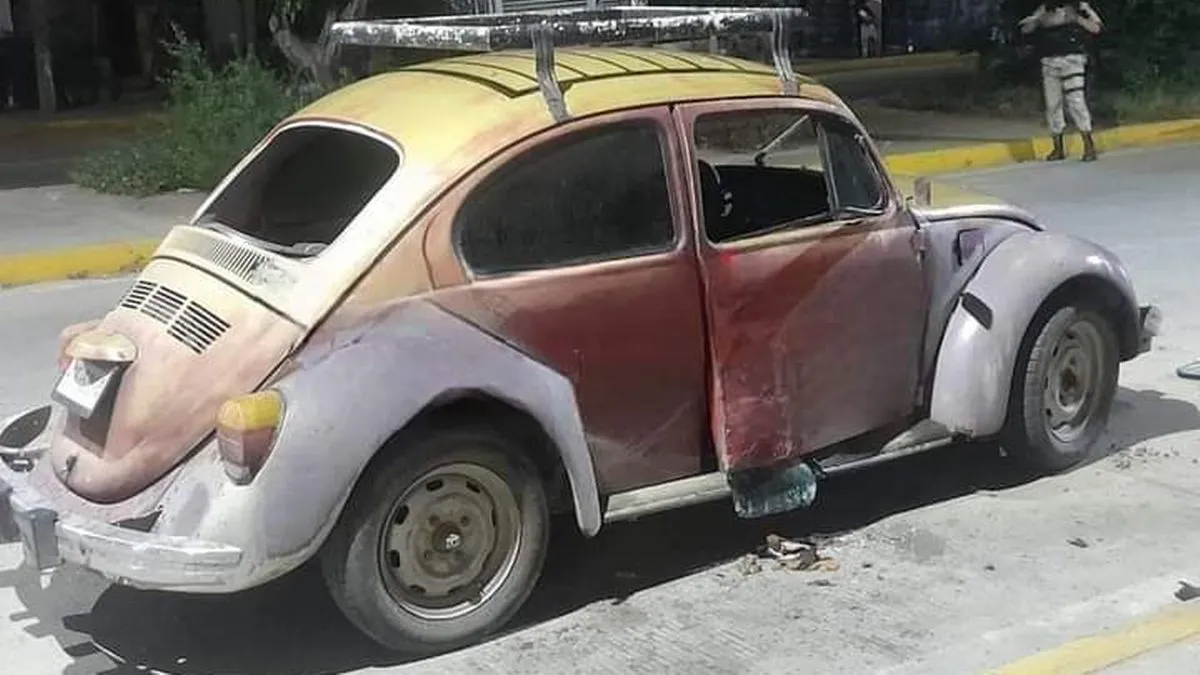 Abandonan coche con explosivos en la Zapata de Acapulco; uno explotó