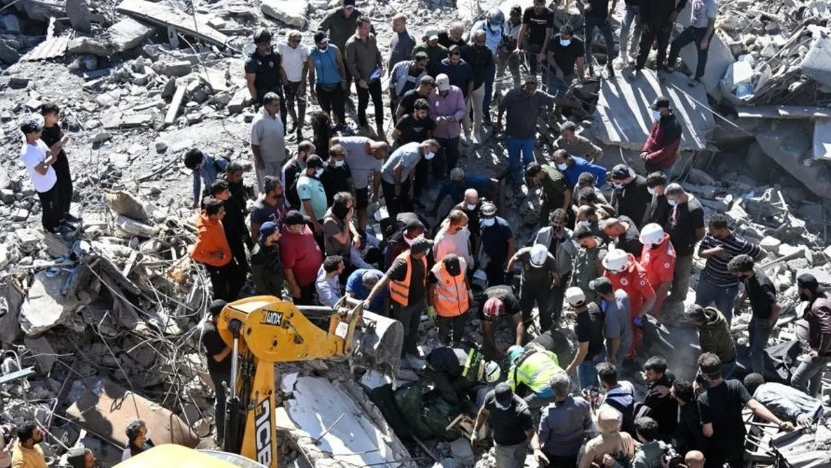 Ataque aéreo israelí mata a 13 personas y deja 57 heridos frente a un hospital en Beirut