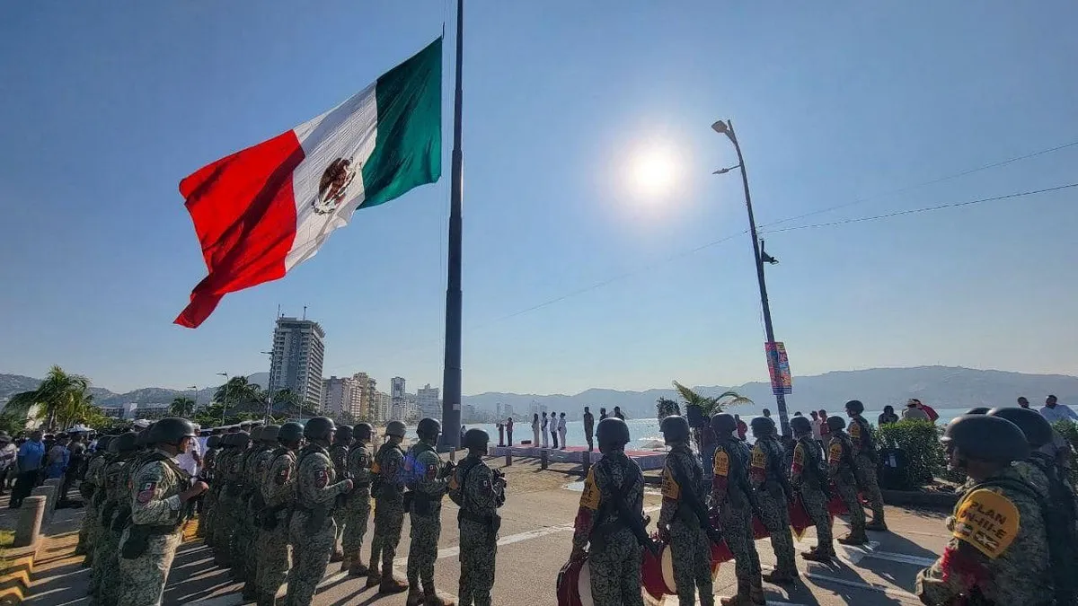 El Asta Bandera de Acapulco, a medio izar en memoria de las víctimas por Otis