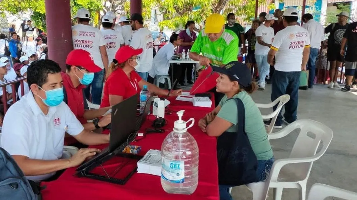 Ofrece Infonavit orientación a afectados por John en Guerrero