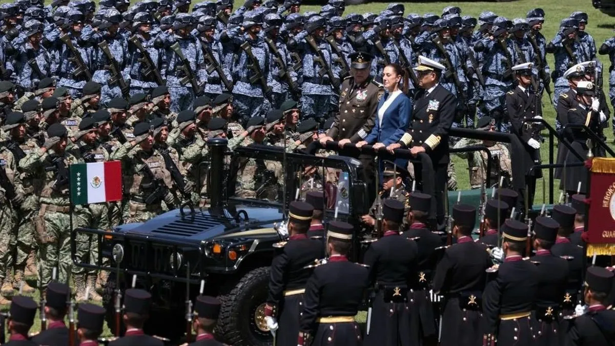 Claudia Sheinbaum: Comandanta Suprema, pasa revista a las Fuerzas Armadas en su primera salutación