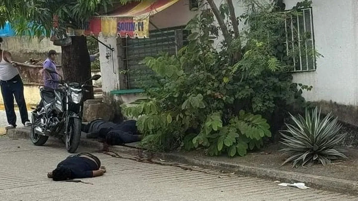 Ejecutan a tres hombres a balazos en Ayutla de los Libres