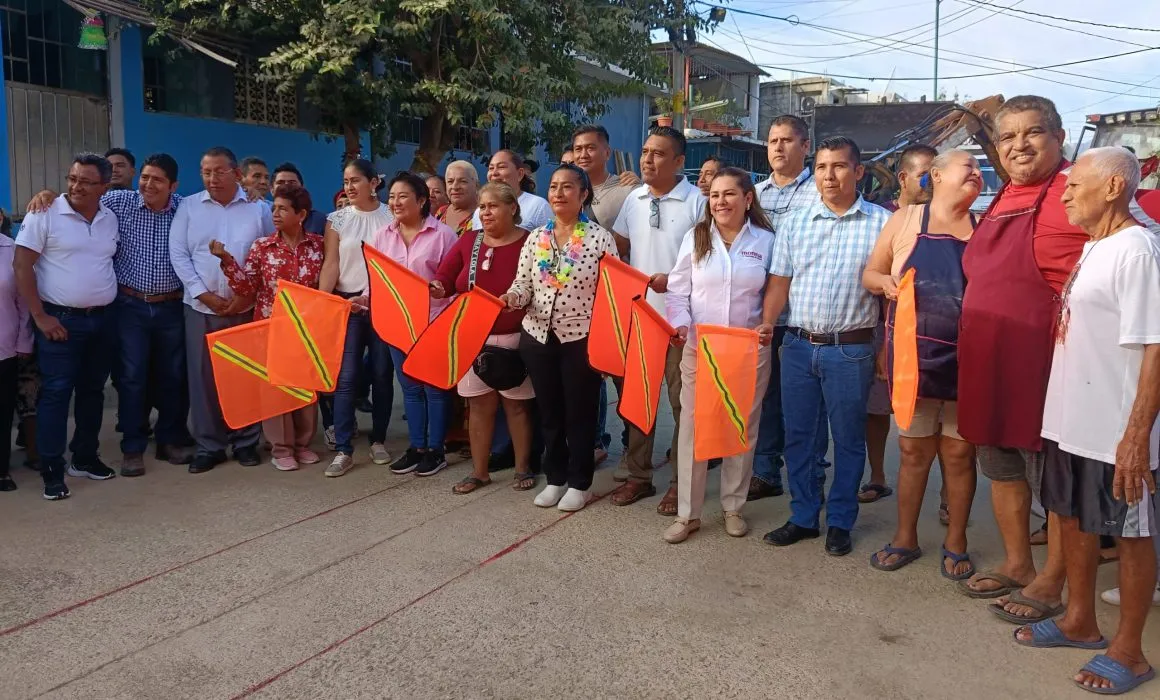 Da alcaldesa de Acapulco banderazo de obra de alcantarillado sanitario