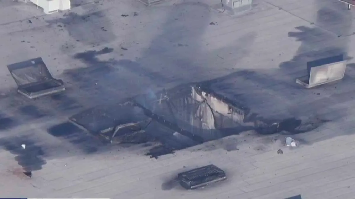 Avioneta se estrella contra almacén cerca de un aeropuerto en Fullerton, California