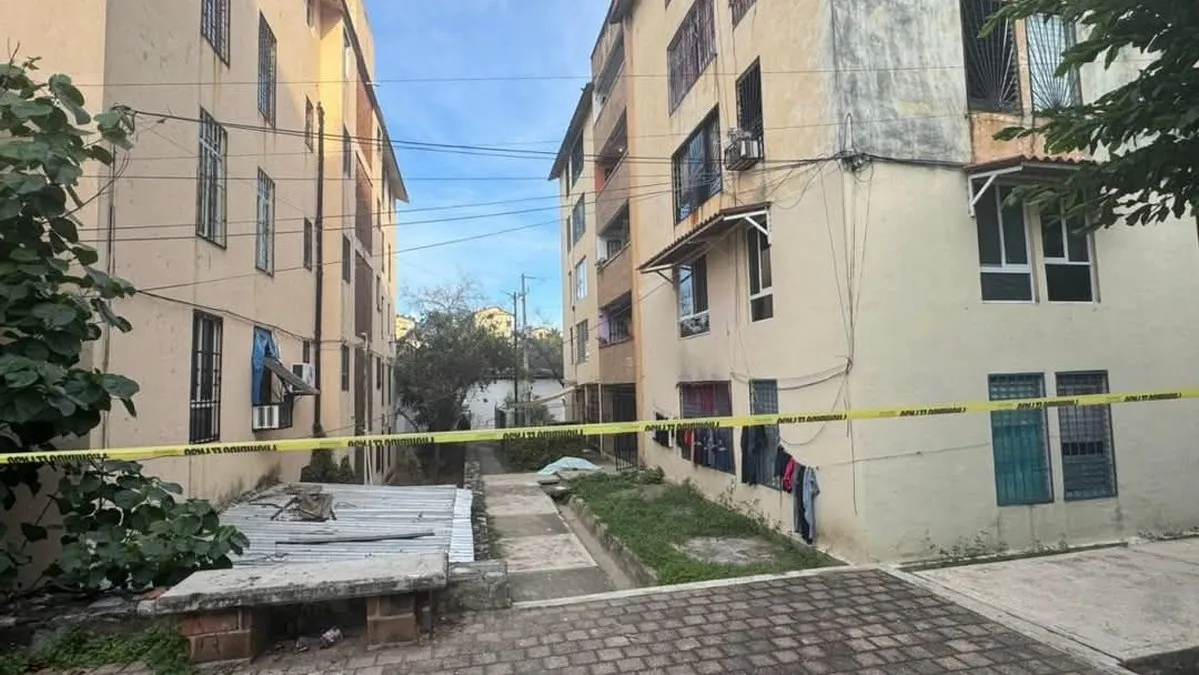 Asesinan a dos hombres y una mujer en El Hujal de Zihuatanejo