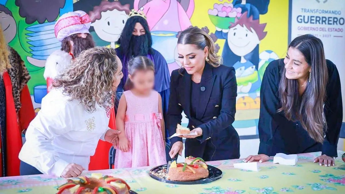 Evelyn Salgado festeja el Día de Reyes con niñas y niños de Casa Hogar en Chilpancingo