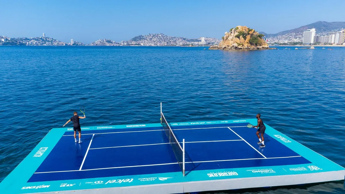 Exhibición de tenis en cancha flotante marca inicio del Abierto Mexicano en Acapulco