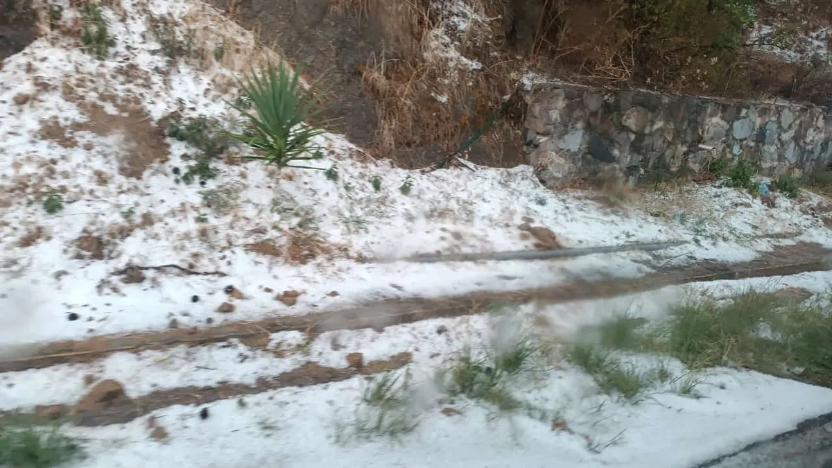 Granizada pinta de blanco a parte de la Sierra de Guerrero