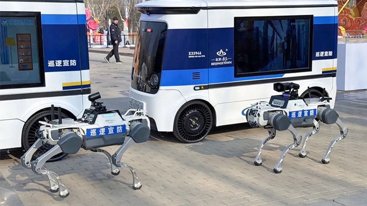 El futuro llegó: perros robot policías patrullan calles de Chizhou en China #Video