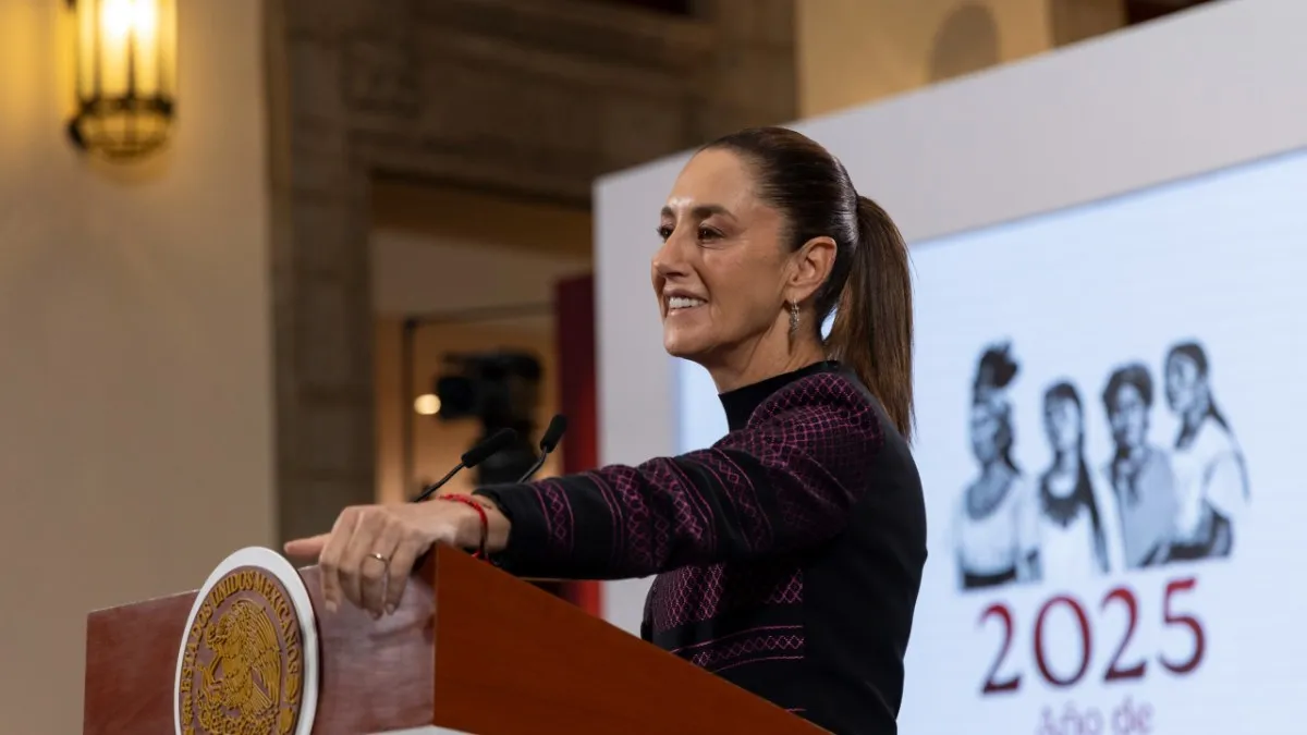 Sheinbaum frena presión de EU y advierte riesgo en el AICM si regresa la carga aérea