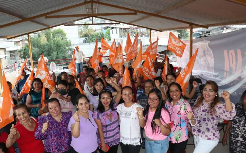 Se reúne Coyolxauhqui Soria con mujeres de Tlapa, Guerrero
