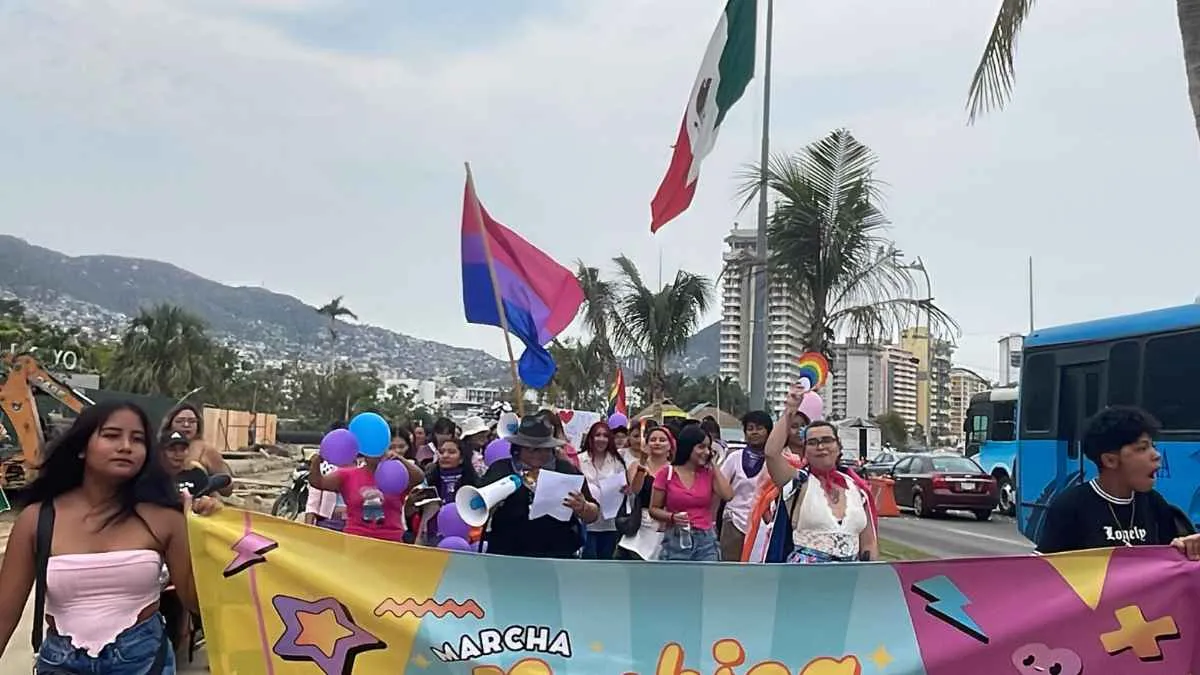 Marchan mujeres bisexuales y lesbianas en Acapulco